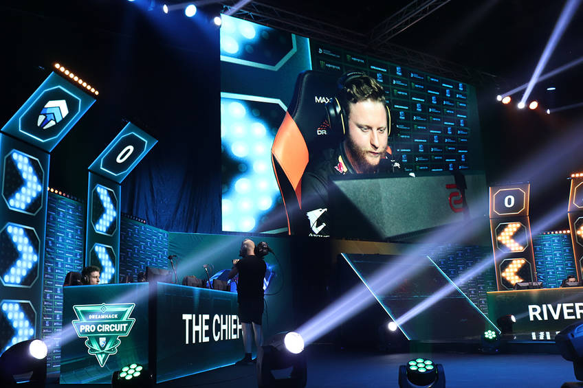 Chiefs Esports gaming drills with a pro player1