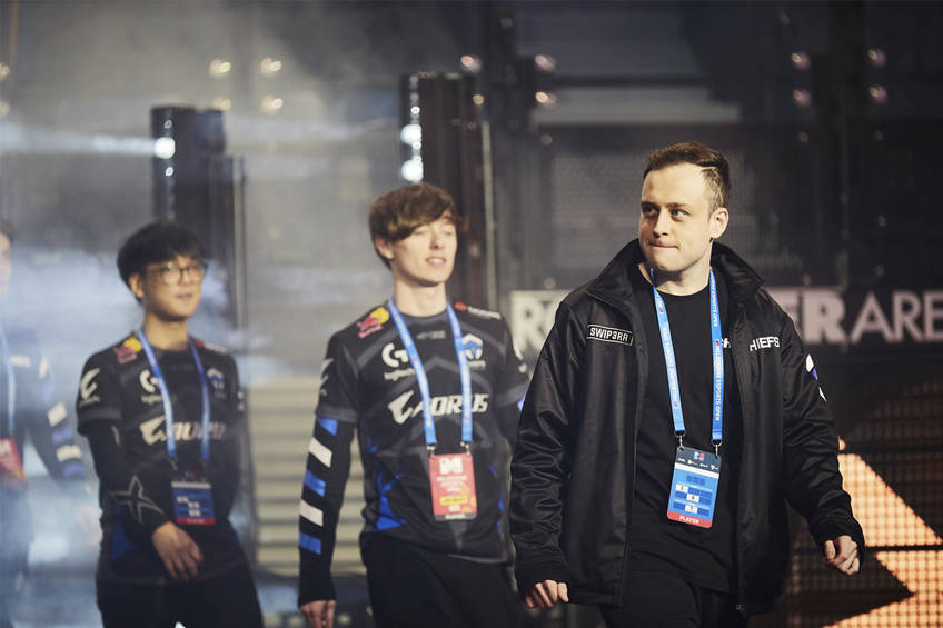 Chiefs Esports gaming drills with a pro player2