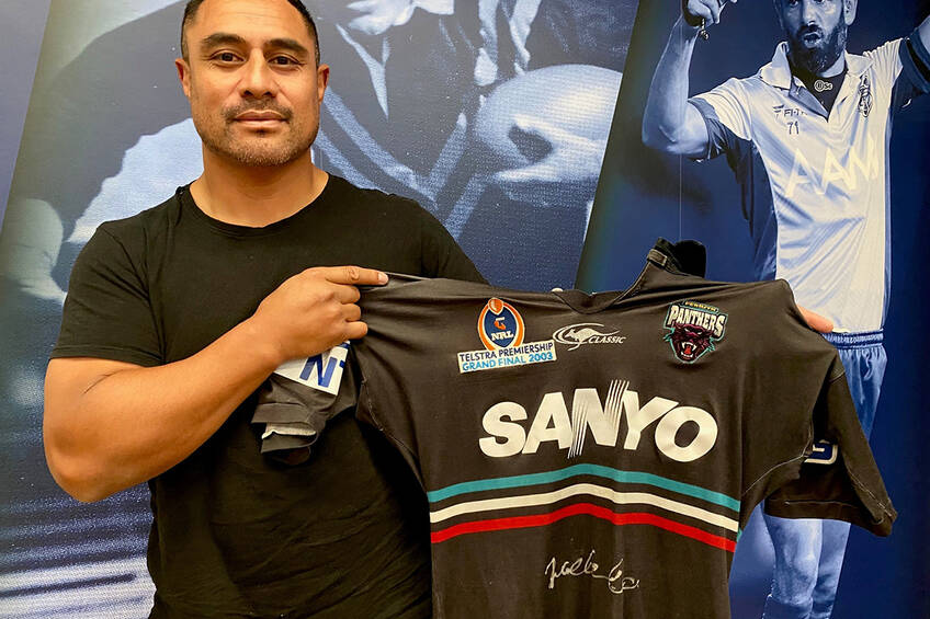 mainJOE GALUVAO MATCH WORN PREMIERSHIP JERSEY1