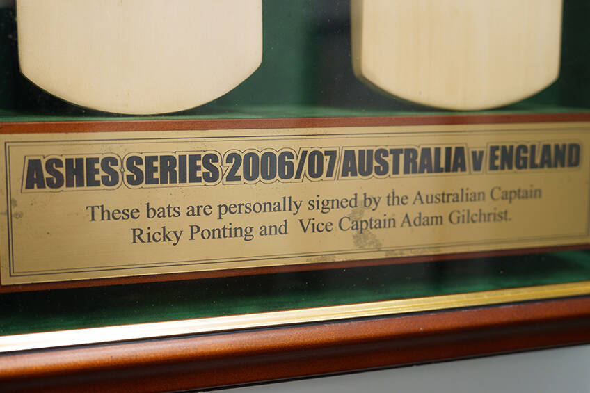 mainSigned  Ricky Ponting & Adam Gilchrist bat + VIP all-inclusive tickets to Ashes Test Lunch2