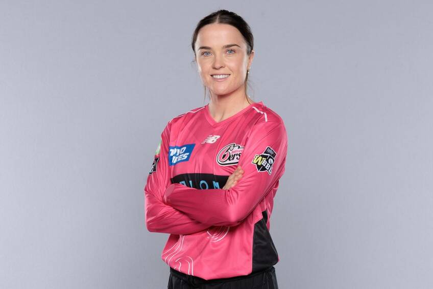 Maddy Villers Signed Shirt0