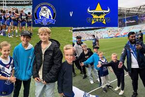 Bulldogs Warm up and Guard of Honour R90