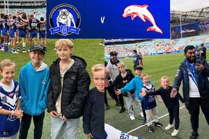 Bulldogs Warm up and Guard of Honour R120