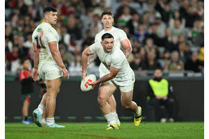 Brandon Smith Match Worn + Signed Rd 15 Arrow Playing Kit & Warm Up Tee0